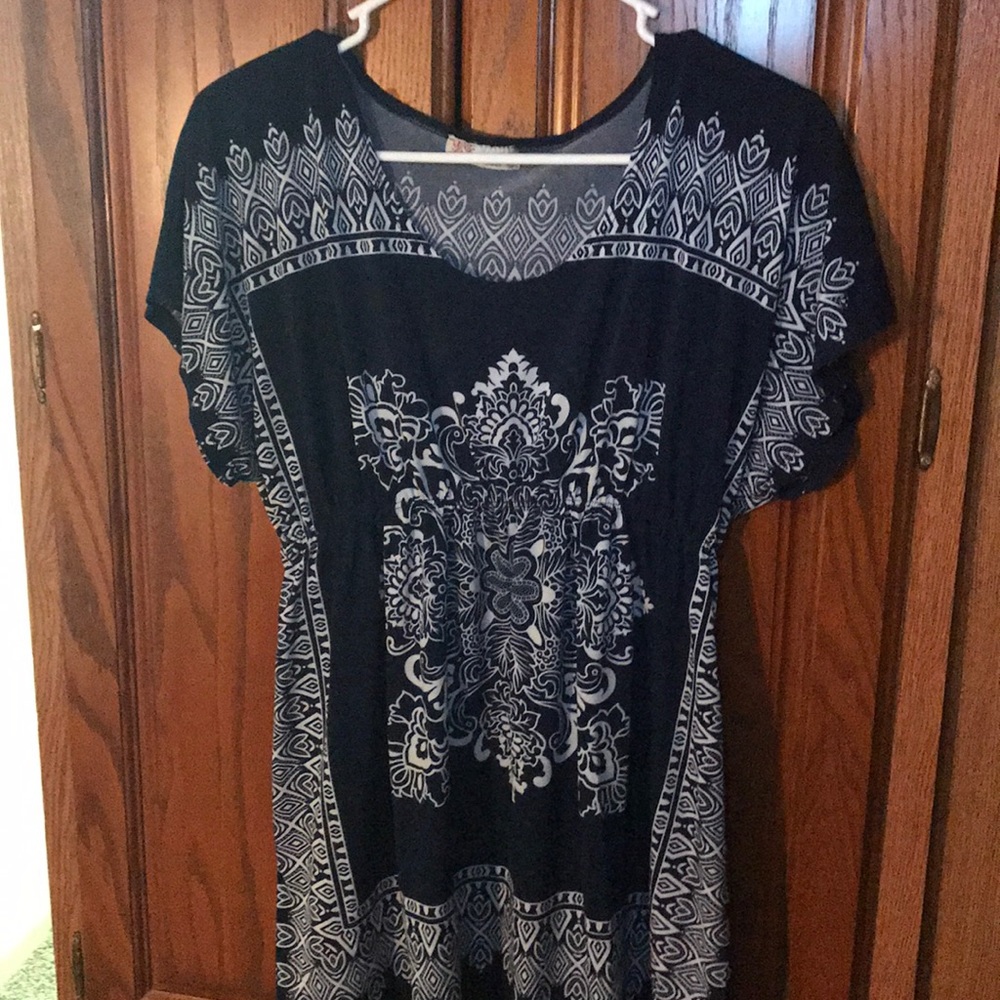 Large adorable navy and white blouse.